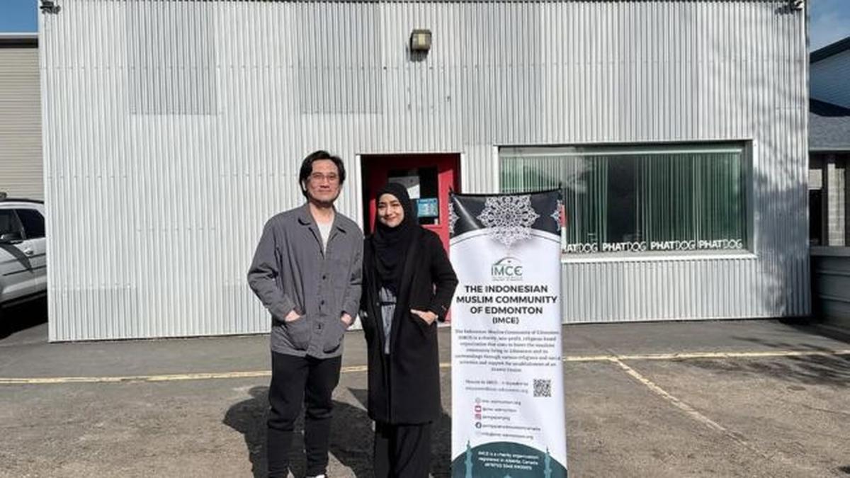 Bahagia, 5 Potret Cindy Fatikasari dan Tengku Firmansyah Perlihatkan Masjid Indonesia Pertama di Edmonton Kanada