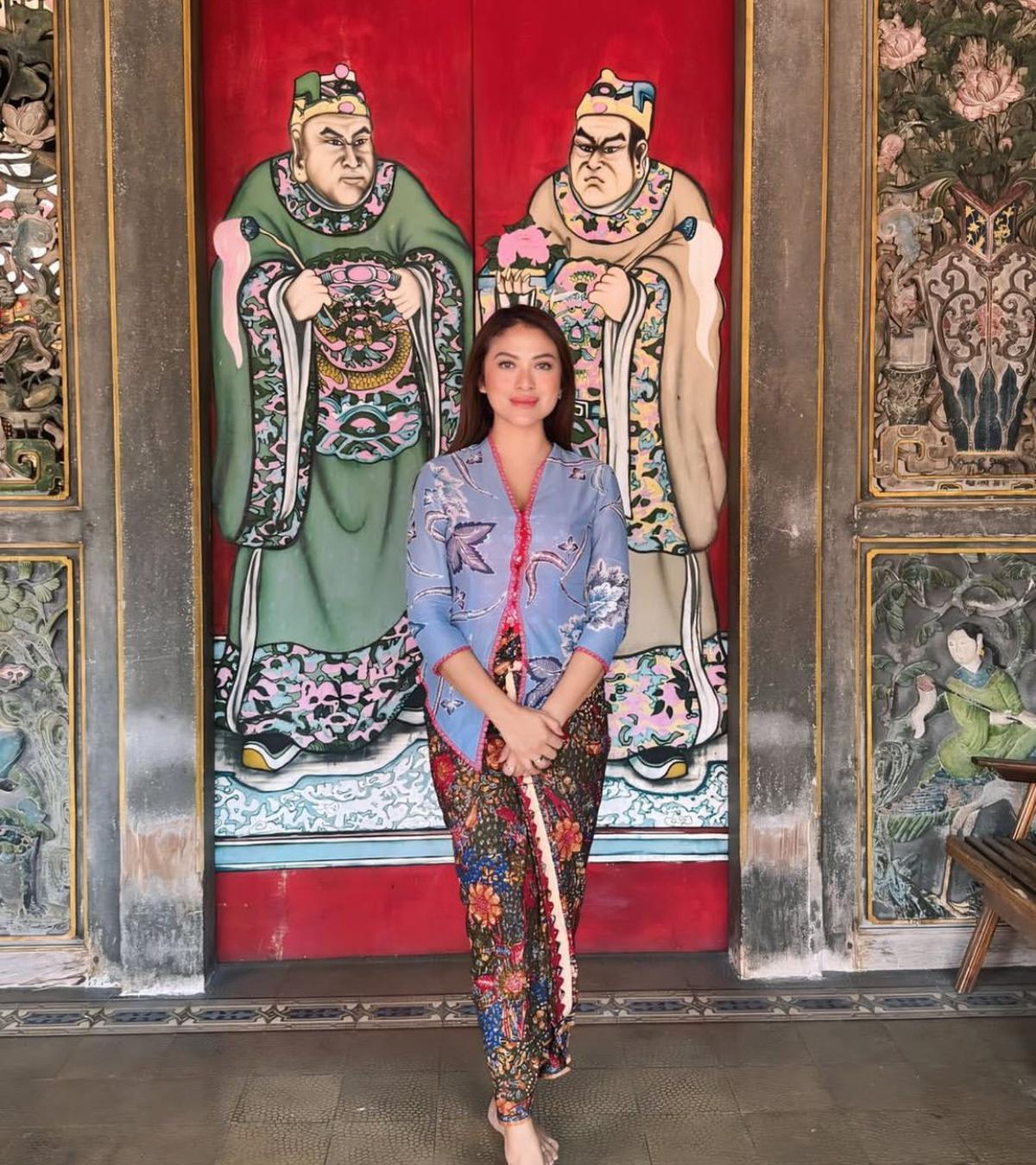 Inspirasi Kebaya Modern dari Cynthia Riza, Istri Giring Ganesha, untuk Tampil Elegan di Berbagai Acara
