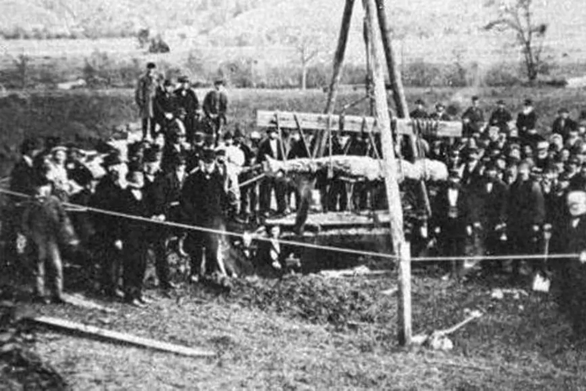Sosok raksasa Cardiff Giant ditemukan di New York pada 16 Oktober 1869.