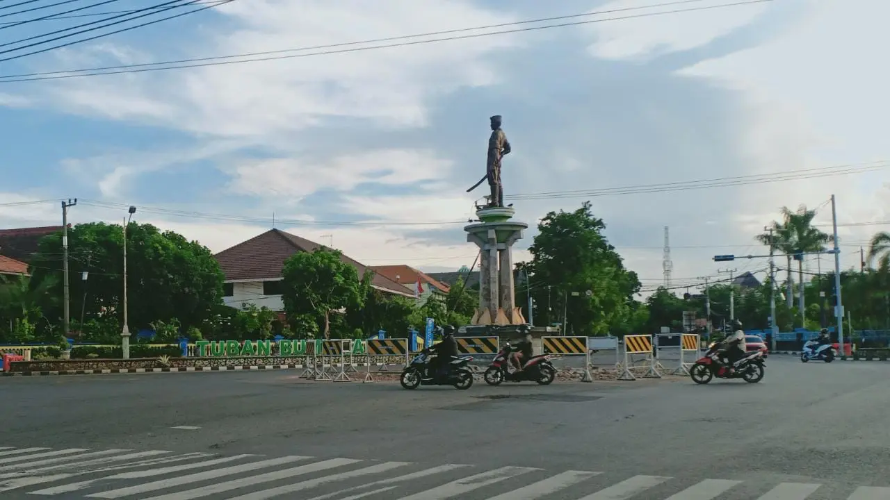 Bundaran patung Letda Sucipto Tuban. (Adirin/Liputan6.com)