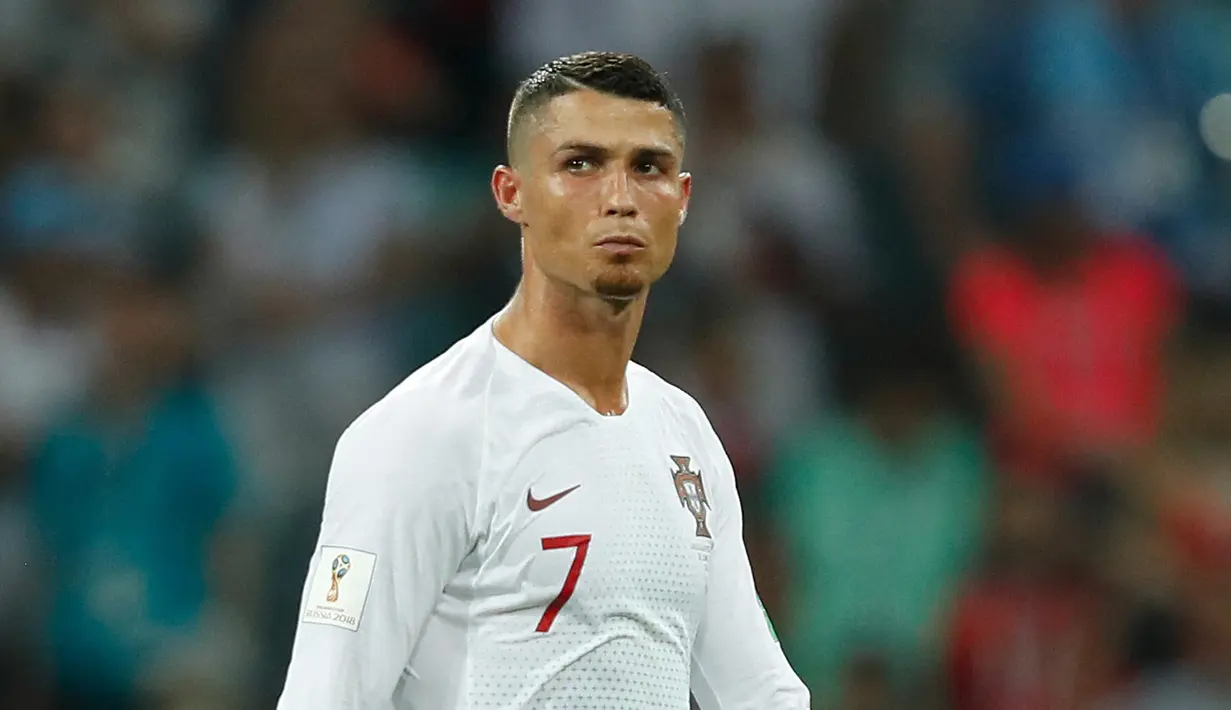Dua tahun sebelum berlaga di Rusia, Cristiano Ronaldo bersama Portugal sukses menjuarai Piala Eropa 2016. Ronaldo tentunya masih jadi andalan, sekaligus kapten dan motor serangan. Namun, nafas armada Fernando Santos tersebut hanya sampai pada 16 besar dan dipaksa menyerah 1-2 oleh Uruguay. (AFP/Odd Andersen)