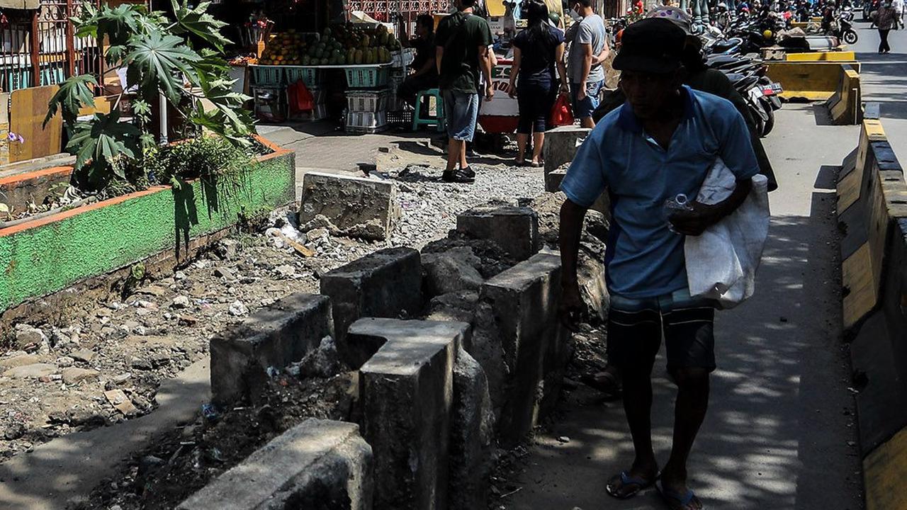 Revitalisasi pasar Petak Sembilan ini juga berfokus kepada pembenahan lingkungan sekitarnya, seperti pengadaan tempat khusus pedagang yang rencananya akan disediakan agar mereka dapat berdagang dengan nyaman.