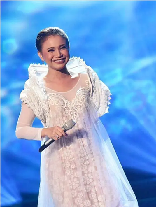 Penyanyi cantik Rossa pada kurban tahun ini menyerahkan satu ekor sapi. Mantan istri Yoyok Padi itu akan memberikan hewan kurbannya di kampung halamannya. Rossa sendiri mengaku setiap tahun memberikan hewan kurban di tempat berbeda.(Instagram/itsrossa910)