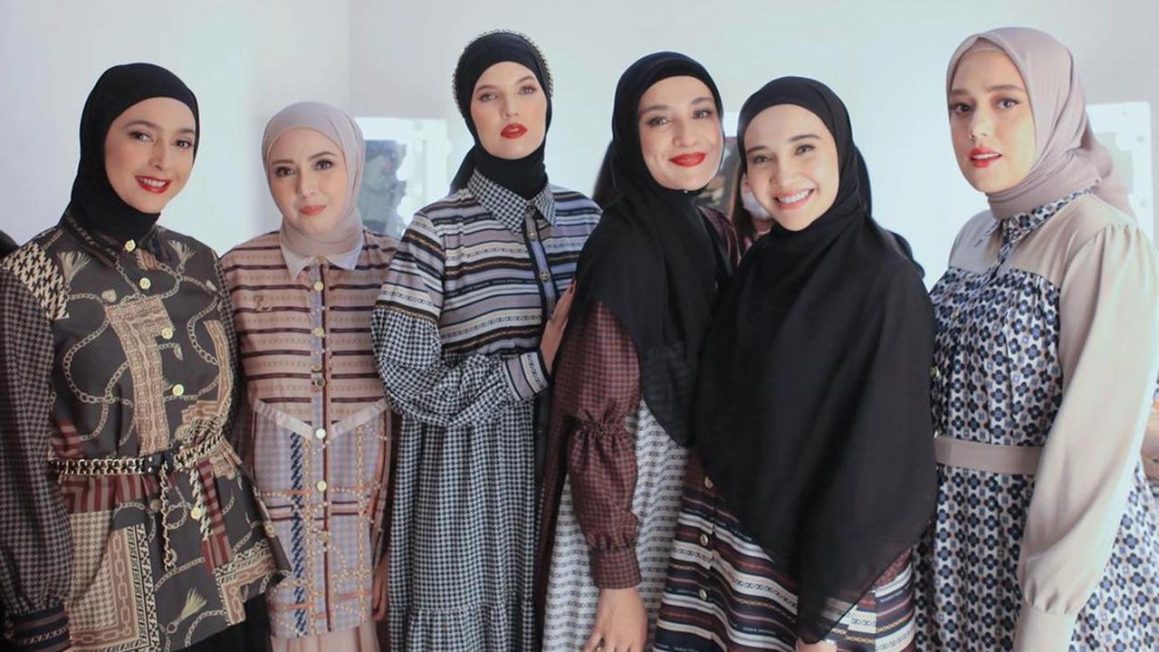 6 Potret Nabila Syakieb Pakai Hijab di Acara Fashion Zaskia Sungkar, Curi Perhatian