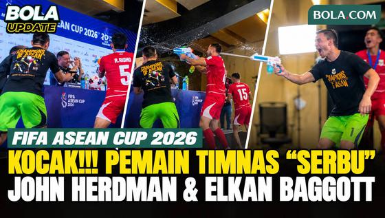 Kocak! Pemain Timnas Indonesia &ldquo;Serbu&rdquo; John Herdman dan Elkan Baggott di Ruang Konferensi Pers FIFA ASEAN Cup 2026