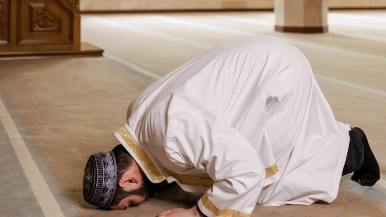 Sholat dhuha adalah ibadah sunah yang memiliki banyak manfaat, terutama dalam mendapatkan berkah dan kemudahan rezeki.