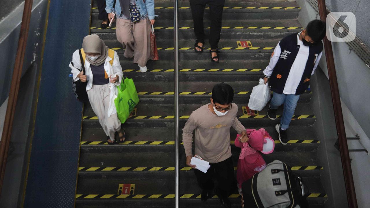 Mudik Lebih Awal di Stasiun Pasar Senen