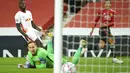 Penyerang Manchester United, Mason Greenwood, mencetak gol ke gawang RB Leipzig pada laga Liga Champions di Stadion Old Trafford, Kamis (29/10/2020). MU menang dengan skor 5-0. (AP/Dave Thompson)