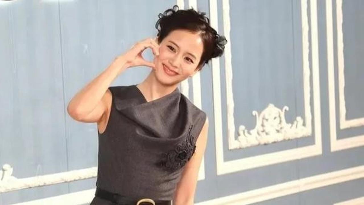 Jisoo BLACKPINK Tampil Bak Putri dalam Balutan Gaun Dior di Hong Kong