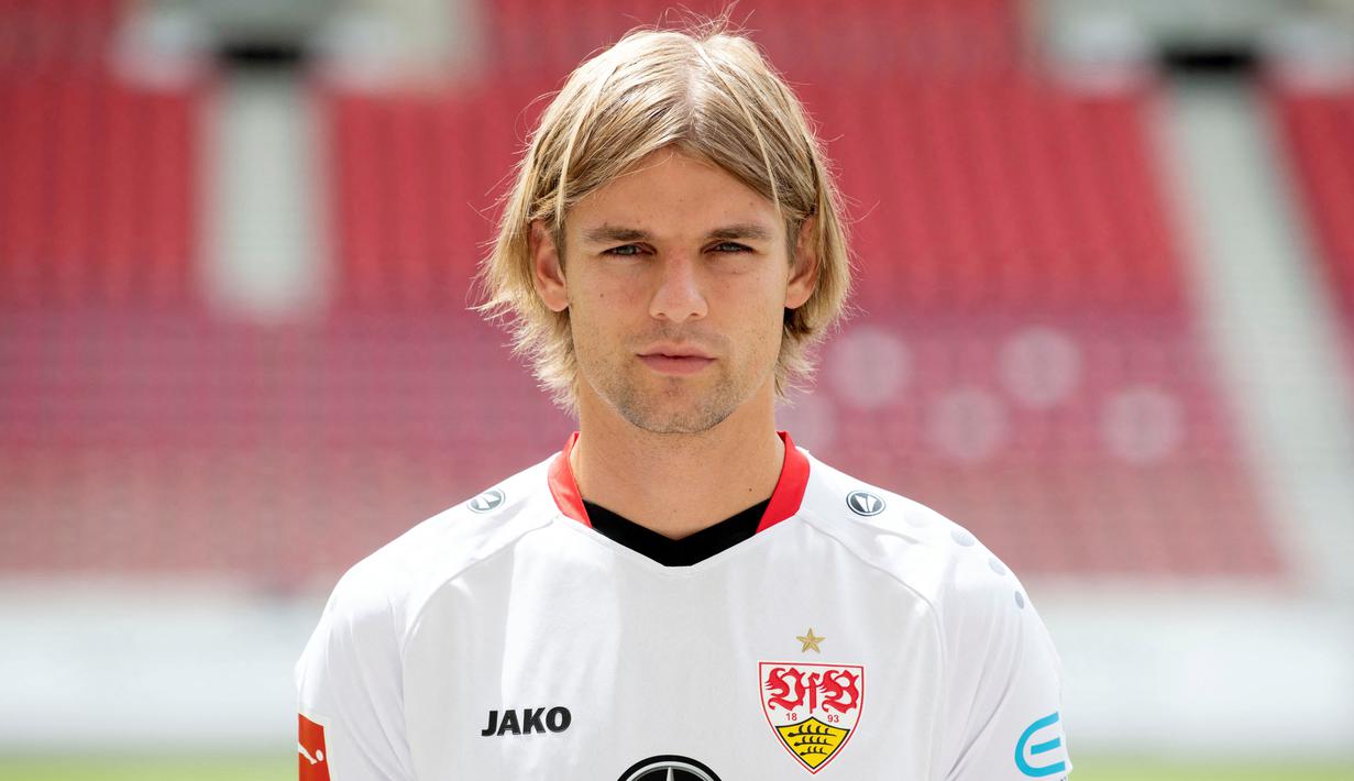 Borna Sosa merupakan salah satu pemain yang memiliki statistik yang apik bersama Stuttgart. Meski kontrak Sosa bersama Stuttgart akan berlangsung hingga 2025 namun dikabarkan kalau pelatih baru MU, Erik Ten Hag menginkan kehadirannya di Old Trafford.