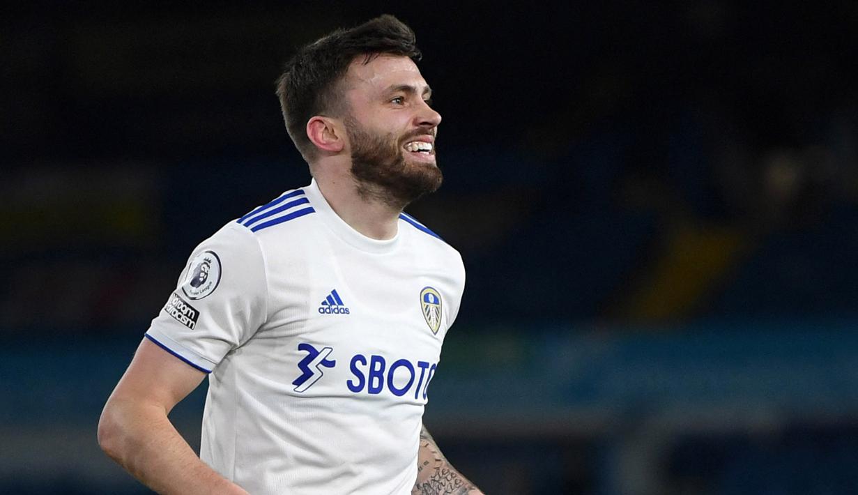 Stuart Dallas berkostum Leeds United sejak 4 Agustus 2015 dan memiliki sisa kontrak hingga 30 Juni 2024 nanti. Bermain sebagai posisi bek kanan, ia telah mencetak 28 gol dan 18 assist dalam 267 pertandingan. Selain itu, pria berpostur 183 sentimeter tersebut telah mencetak 28 gol dan 18 assist dalam 267 pertandingan. (AFP/Gareth Copley)