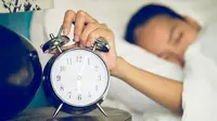 Buat jadwal tidur secara teratur dan jangan lewati mode tunda. (Foto: Freepik/lifeforstock)