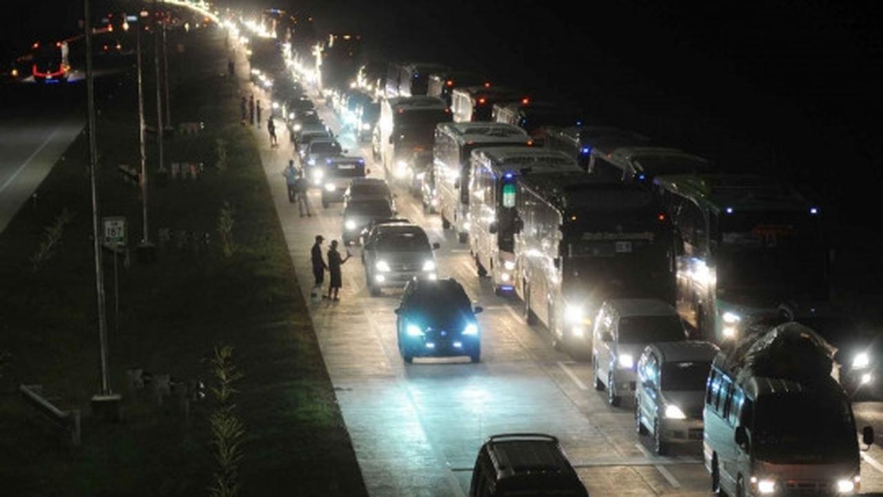Gerbang Tol Palimanan macet hingga 10 km