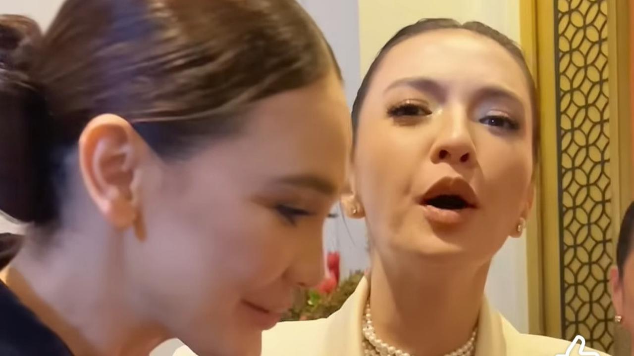 5 Potret Raline Shah Resmi jadi Presiden Jomblo Indonesia, Sudah Sertijab dengan Luna Maya Ditandai Penyerahan 'Mahkota'