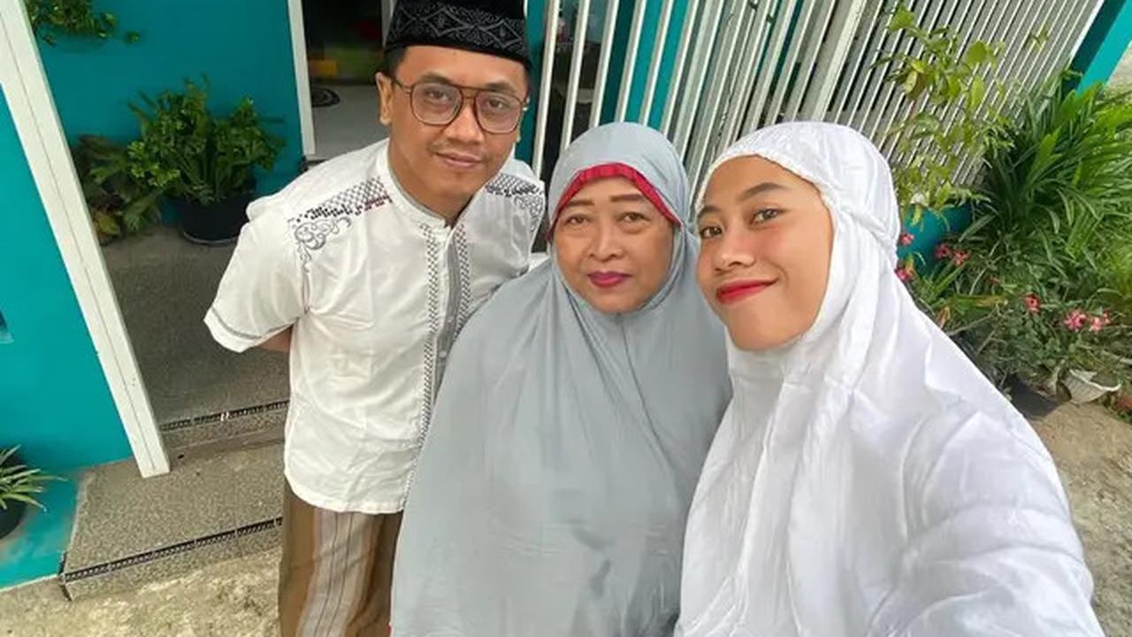 7 Potret Megawati Hangestri Bersama Keluarga di Jember, Pilih Jaga Ibu