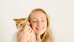 Arti Kucing Menepuk Wajah Pemiliknya Saat Pagi, Bukan Sekadar Minta Makan