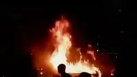 Mobil misterius terbakar saat pengajian Rizieq Shihab (Liputan 6 SCTV)
