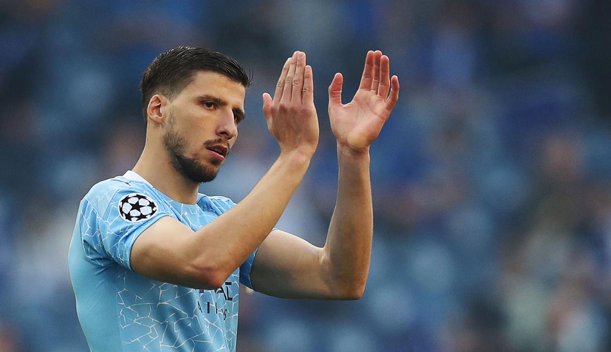 Bek terbaik jatuh kepada pemain Manchester City, Ruben Dias. Dirinya berhasil mengalahkan sejumlah pemain belakang top lain seperti Leonardo Bonucci, Antonio Rudiger, Thiago Silva, hingga rekan satu timnya, Kyle Walker dan John Stones. (Foto: AFP/Pool/Jose Coelho)
