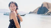 Momen Liburan Sandrinna Michelle di Labuan Bajo, Tampil Stylish. (Sumber: Instagram/sandrinna_11)