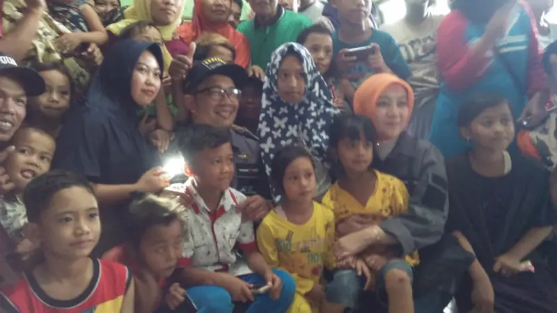 Ridwan Kamil Mengunjungi Pengungsian Korban Tsunami Selat Sunda