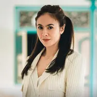 Wulan Guritno sebagai Anna dalam Losmen Bu Broto. (Foto: Dok. Instagram @paragonpictures.id)