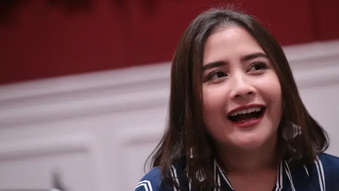 [Bintang] Menyanyikan Lagu Ciptaan Melly Goeslaw, Prilly Latuconsina Mengaku Bangga