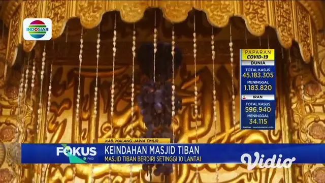 Masjid Tiban adalah salah satu tempat yang sangat menakjubkan bagi pengunjung yang datang ke Malang. Masjid ini terletak di Desa Sananrejo, Turen. Tempat ibadah umat Islam ini menyerupai sebuah istana kerajaan dengan nuansa biru.