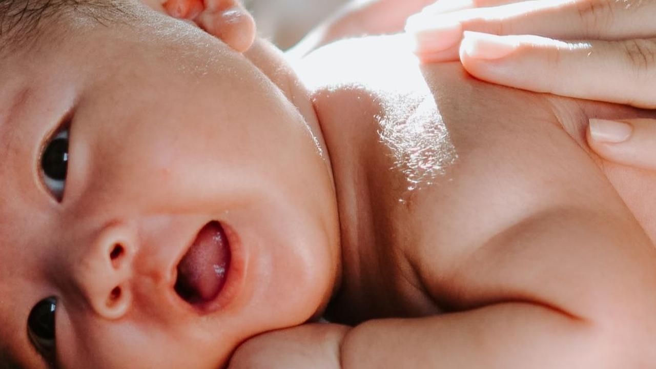 Cara Menghilangkan Cegukan pada Bayi yang Efektif dan Aman