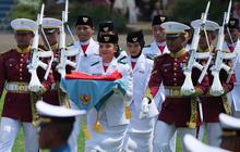VIDEO: Tangis Paskibraka Istana Bangga Penuh Haru Sukses Kibarkan Bendera Depan Presiden Prabowo