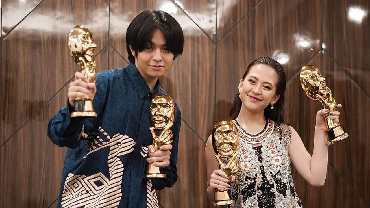 Borong Penghargaan, Ini 6 Potret Angga Yunanda dan Adhisty Zara dalam IMAA 2020