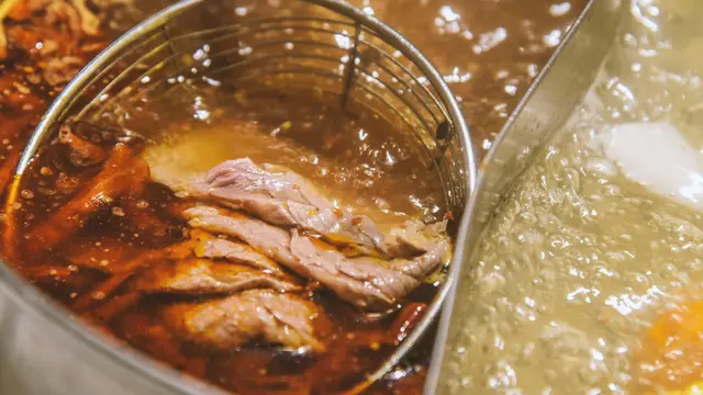 Kencingi Kuah di Restoran Hotpot Ternama demi Konten, 2 Remaja China Ditagih Ganti Rugi Lebih dari Rp5 Miliar