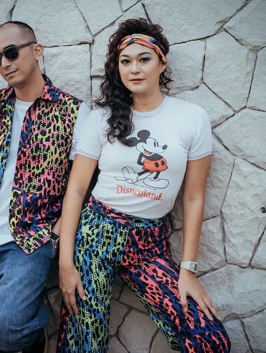 Kesan nyentrik terlihat dari motif animal print yang digunakan. Keduanya menghadirkan sisi stylish yang super kompak. [Foto: Instagram/ DJ Winky]