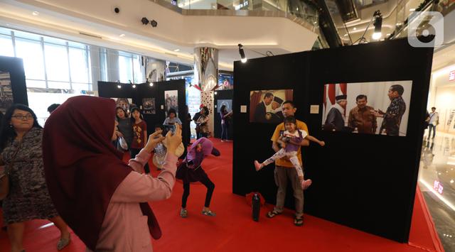 Melihat Pembangunan Indonesia dari Bingkai Foto