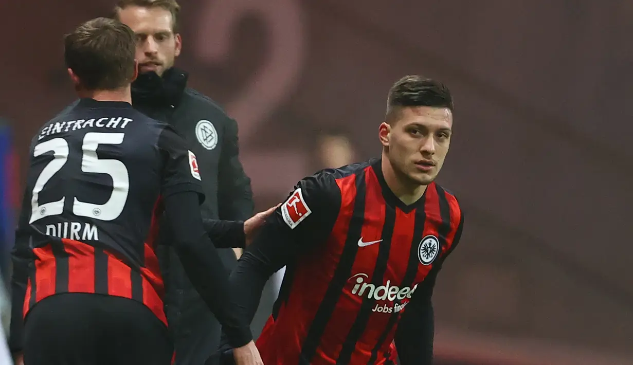 Luka Jovic (Eintracht Frankfurt). Saat dipinjamkan ke Frankfurt musim 2018-2019 telah membuat 27 gol. Setelah kembali ke Real Madrid ditimpa masalah cedera dan disiplin, hingga Zinedine Zidane meminjamkan kembali ke Eintracht Frankfurt musim dingin ini. (AFP/Kai Pfafenbach)