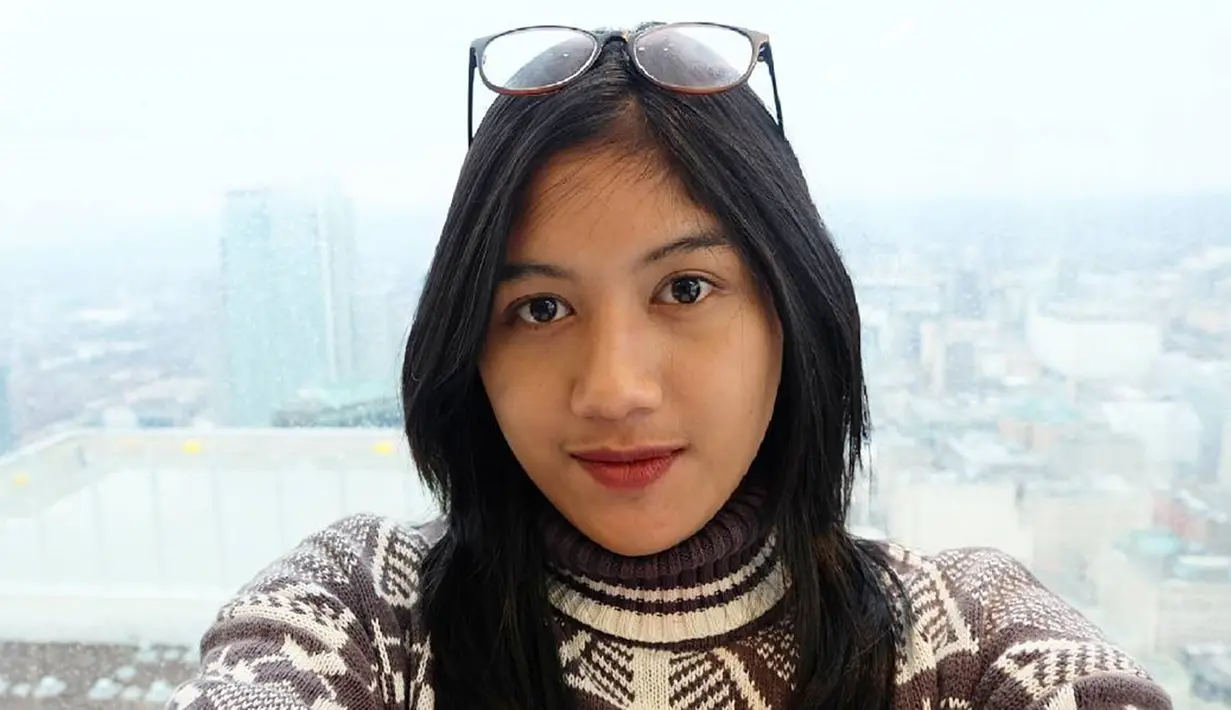 Erina Gudono memiliki paras yang cantik natural sehingga penampilannya tanpa makeup pun tetap menawan. Ia juga percaya diri dengan wajah tanpa makeupnya dan tampil cantik apa adanya.(Liputan6.com/IG/@erinagudono)