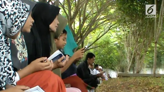 VIDEO: Suasana Haru Warga Ziarah Korban Tsunami Aceh