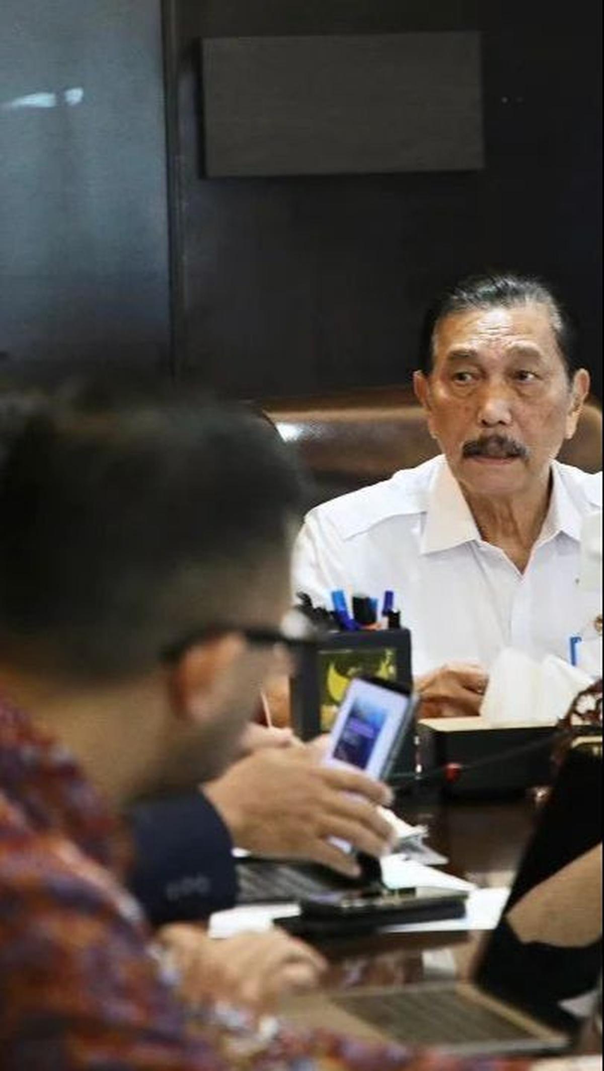 Saat ini, Luhut menjabat sebagai Menteri Koordinator Bidang Kemaritiman dan Investasi Republik Indonesia.