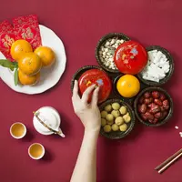ilustrasi tradisi makanan ala chinese new year/Peiling Lee/shutterstock