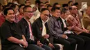 Wakil Presiden Jusuf Kalla (tengah) saat menghadiri Rapat Konsolidasi Nasional Jenggala Center di Jakarta, Minggu (3/2). Acara ini untuk menyatakan dukungan serta strategi memenangkan Joko Widodo-Ma'ruf Amin pada Pilpres 2019. (Liputan6.com/Faizal Fanani)