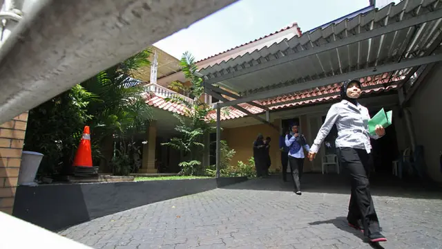 Mantan Dirjen Pajak Jadi Tersangka, Kerabat Menyambangi