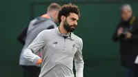 Manajer Manchester City, Pep Guardiola, mengaku sudah memiliki cara untuk mematikan pergerakan Mohamed Salah dan para penyerang Liverpool lain. (AFP/Paul Ellis)