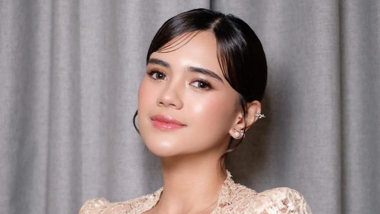 7 Tampilan Anggun Audi Marissa Jadi Bridesmaid di Pernikahan Ochi Rosdiana, Memikat Kenakan Kebaya