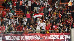 Ratusan fans Arsenal menyaksikan secara langsung sesi latihan tim kesayangannya di Stadion GBK Jakarta. (Liputan6.com/Helmi Fithriansyah)