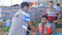 INH menyalurkan ribuan paket bantuan kemanusiaan kepada pengungsi Gaza Palestina. (Foto: INH)