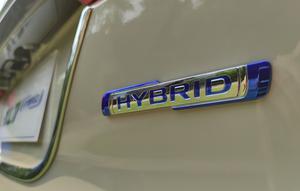 Mobil hybrid kian diminati di pasar otomotif Indonesia. (Septian/Liputan6.com)