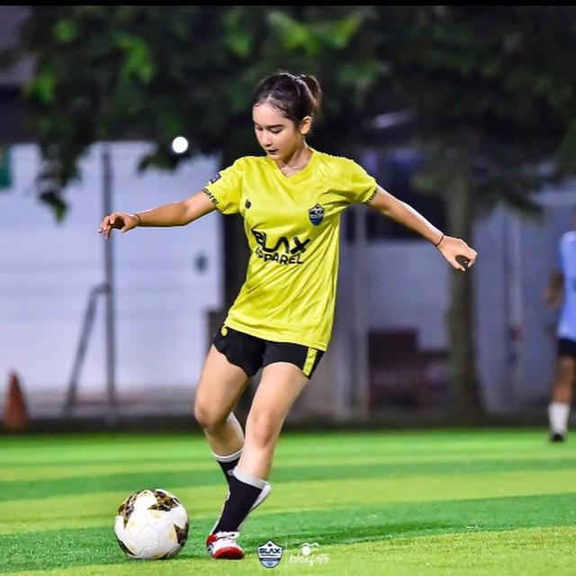 Luna Alhamdy Dekat Virgoun