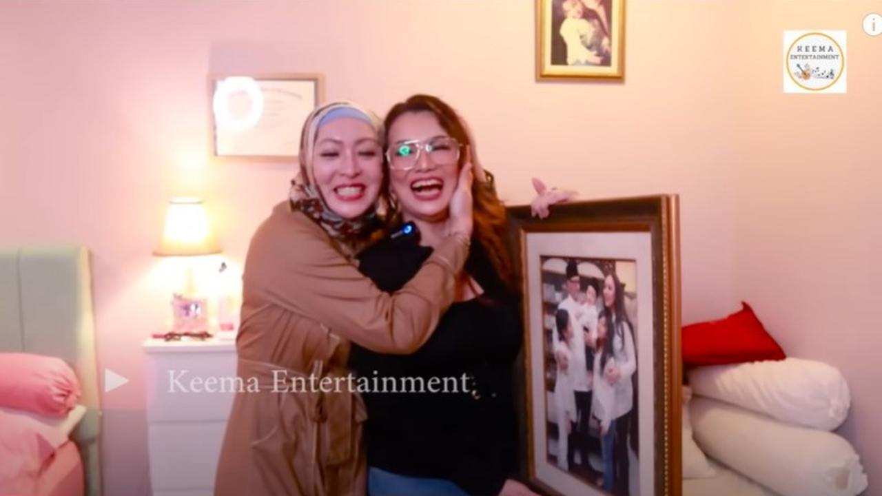 Reza Artamevia Ungkap Alasan Masih Pasang Foto Mantan Suami di Rumah