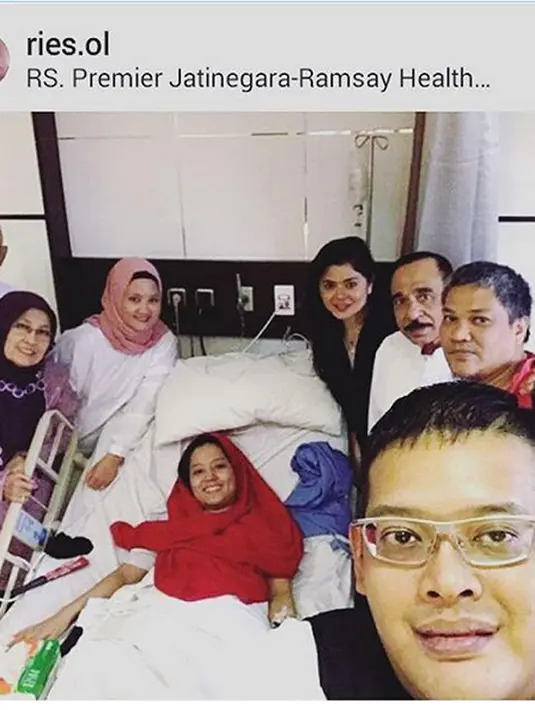 Renita Sukardi mengindap kanker payudara sejak lama. Pada tahun 2014, sempat berhasil diangkat dan dinyatakan sembuh. Lantas tahun 2015, dinyatakan telah menyebar dan kini sudah stadium 3B. (Instagram/irensukardi)