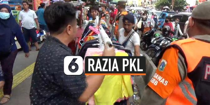 VIDEO: Razia PKL Pasar Tanah Abang, Pedagang Panik