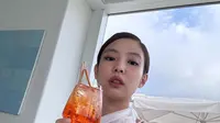 Jennie BLACKPINK sedang berlibur di Capri, Italia. (dok. Instagram @jennierubyjane/https://www.instagram.com/p/C9KGw0cSU1A/?img_index=2/Dinny Mutiah)